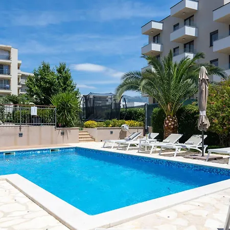 Apartmán Sunny Garden A2 *