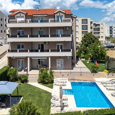 Sunny Garden A2 Apartment *