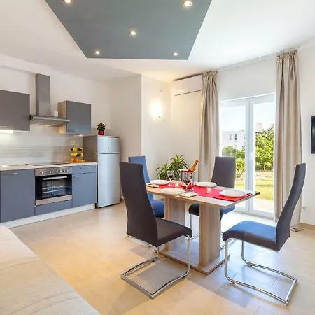 Apartment Sunny Garden A2 *