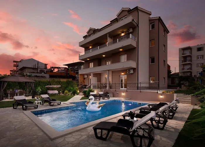 Sunny Garden A2 דירה *