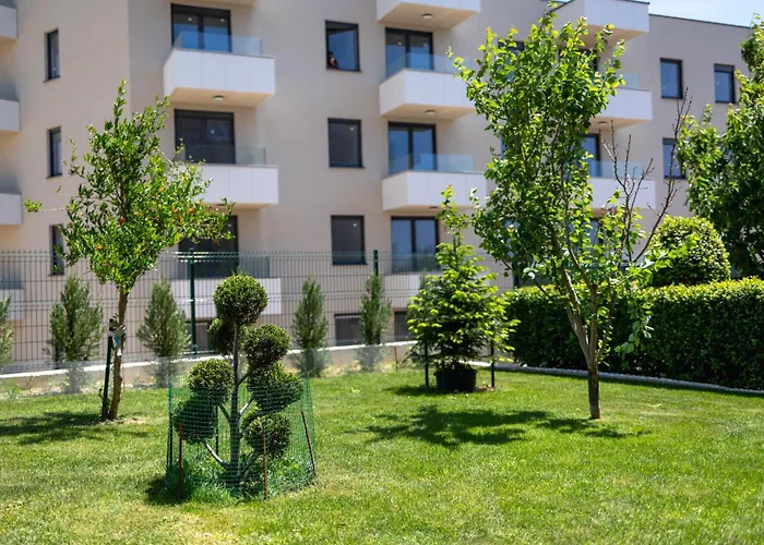 Sunny Garden A2 דירה *